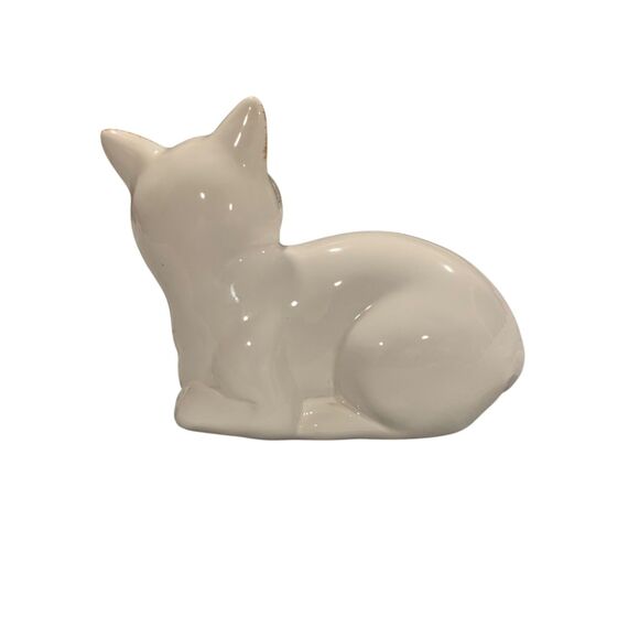 Vintage White Ceramic Porcelain Green Eyed Cat Lying Down Collectible Decor - Picture 4 of 8